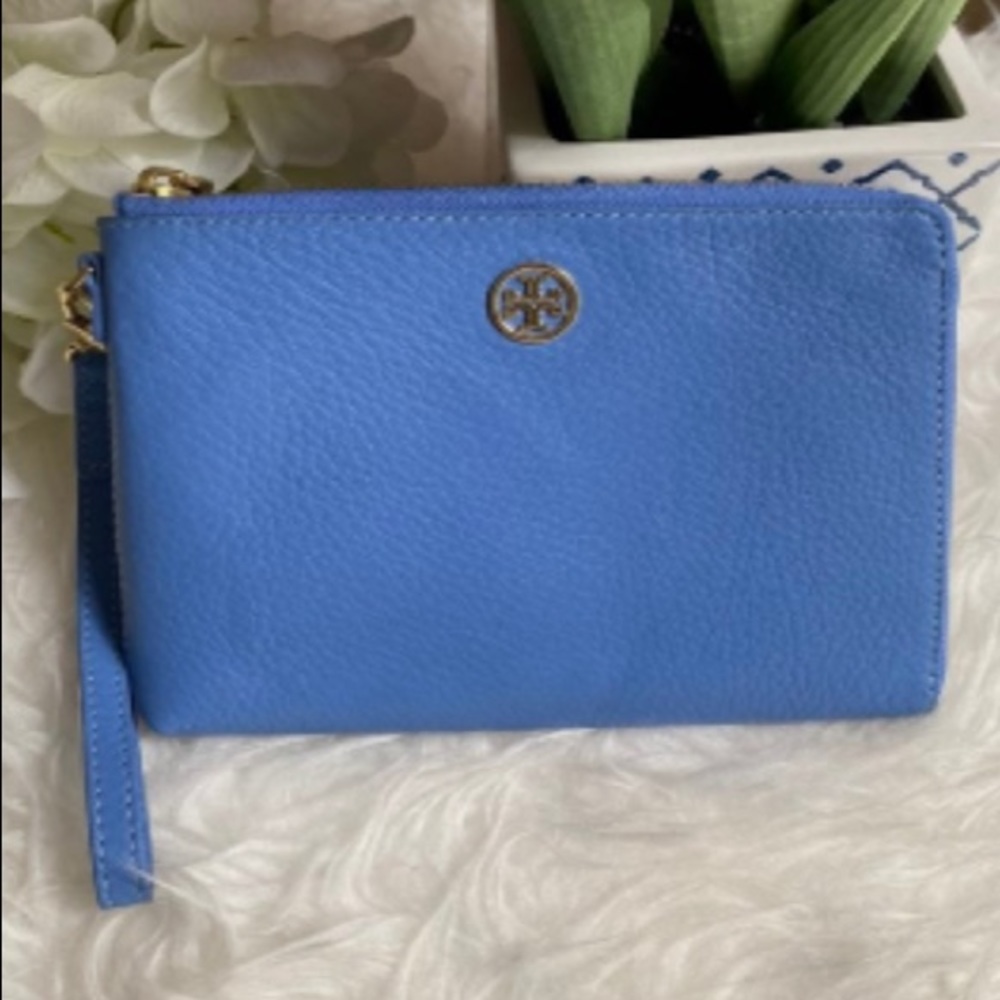 SOLD Tory Burch wristlet